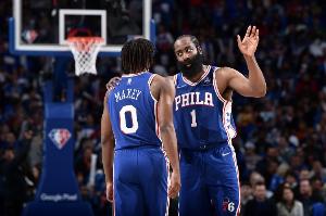 马克西：我拿大合同&进全明星时 都是哈登第一个打电话关心我