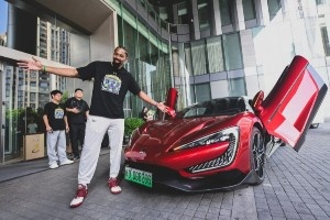 抵达闽南 威力依燃 361°品牌代言人丁威迪 中国行正式开启