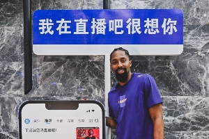 丁威迪空降直播吧总部🤩戴簪花、学说闽南话&与小编互动玩游戏