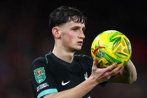 记者：利物浦22岁中场莫顿已完成加盟里昂的体检，转会费1500万镑