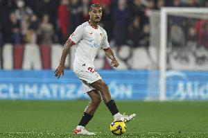 阿斯：塞维利亚争分夺秒注册球员，卖巴代和胡安卢能筹集5000万欧