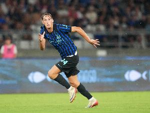 米体：F-埃斯波西托最近几周住在国米训练基地，专心训练提高自己