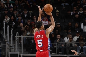 名记：7月初格莱姆斯方提过多个续约方案 起薪接近1750万~2100万