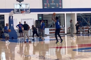 怕不怕？恩比德训练结束后加练三分 手感柔和以五连中收尾