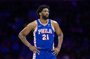 纳斯：恩比德今天训练参与度相当高包括实战对抗 精神面貌极佳