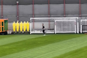 记者：自内收肌拉伤以来，斯坦尼西奇首次恢复跑步训练