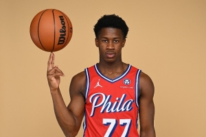 炸裂隔扣差一点！76人探花秀埃奇库姆上半场8中3贡献9分3板2助