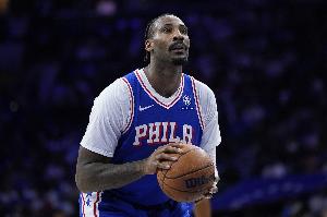 还是那个篮板痴汉！德拉蒙德3中3&三分1中1拿7分 抢下10个篮板