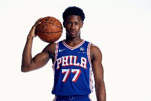 表现还行！探花埃奇库姆9中3&三分4中1拿到10分 另有1板2助1帽