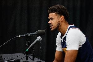 卡梅隆-约翰逊谈打四号位：我没问题 现在已经不怎么分位置了