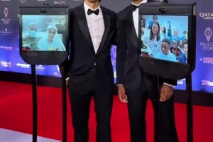 金球典礼上的蓝黑元素：索默和邓弗里斯盛装出席🔥