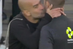 瓜迪奥拉被气到亲了裁判一口，传控祖师爷放下脸踢防反还被绝平~