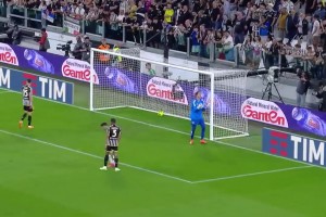 卡卡在12年前米兰德比中的这粒进球，真的令人难忘